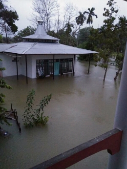 Surau di Wilayah Sukadana yang terdampak banjir. Foto dok. A. Samad