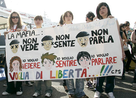 Demonstrasi menentang Mafia, FOTO: luigiruberto.it