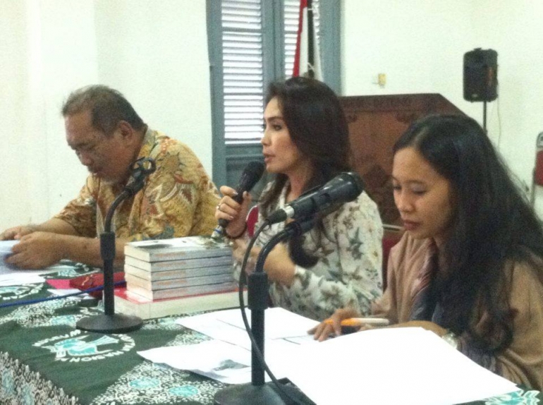Rieke Diah Pitaloka (tengah) membahas tentang Pancasila di Museum Kebangkitan Nasional, 6 Juni 2017. (Foto; BDHS)