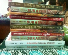 Buku-buku karya Peter Kasenda tentang Soekarno. (Foto: BDHS)