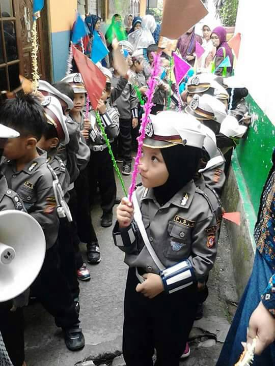 Pawai disekitar Lingkungan Sekolah. Dokumentasi pribadi