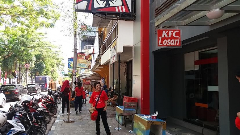 narsis depan KFC Losari (dok.yayat)