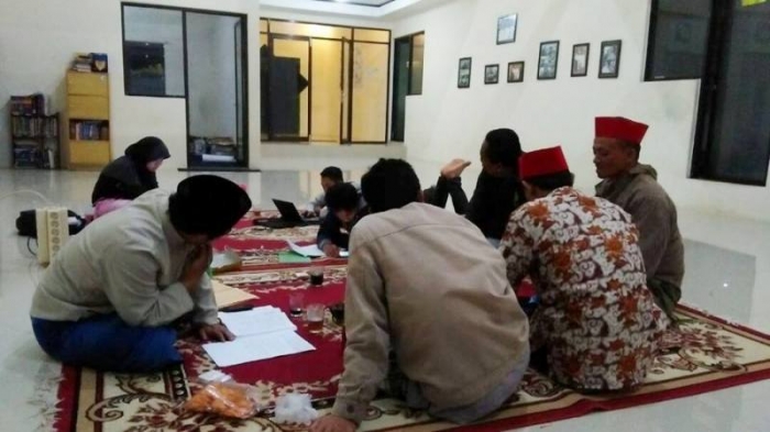 Diskusi literasi di yayasan Wali (foto: dok Anis)