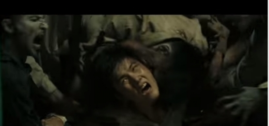 Sebuah gigitan Zombie akan mengubah manusia menjadi zombie (trailerzombiefighters)