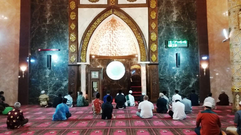 Ruang masjid Annur yang elegan (koleksi pribadi)