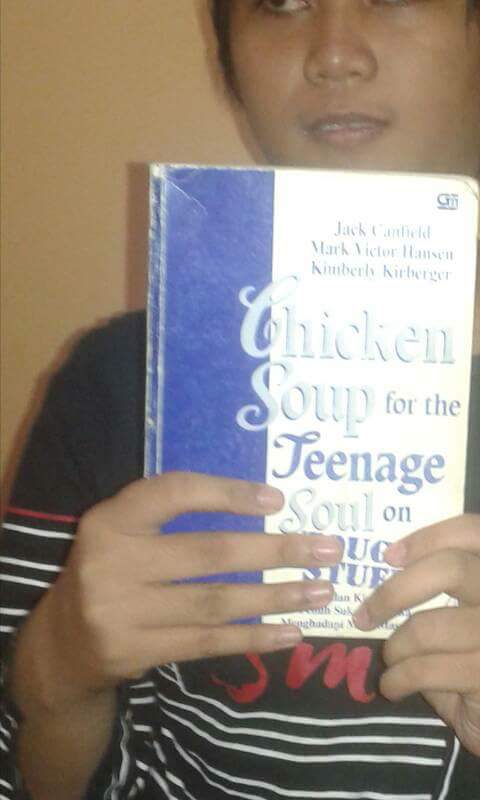 Saya dan buku chicken Soup yang menyebabkan hiruk pikuk ini (Syifa)
