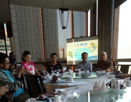 Deskripsi : Achmad Budiarto (Sekretaris Jendral PBSI) & Vice President CSR BCA, Bapak Rizali Zakaria menyampaikan bagaimana BCA Indonesia Open Super Series Primier 2017 diselenggarakan I Sumber Foto : Andri M