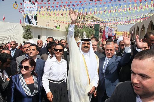 english.alarabiya.net/ Raja Qatar Terdahulu Syekh Hamad Yang mengunjungi Kawasan Hizbullah -Libanon