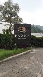 Pintu Masuk Hotel Padma Bandung
