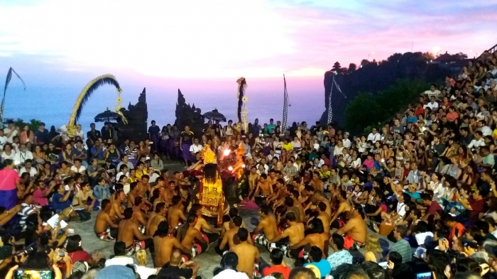 Tari Kecak Uluwatu yang Memanggil Berbagai Bangsa dari Tari Kecak Uluwatu yang Memanggil Berbagai Bangsa dari