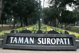 Taman Suropati (http://luruskanniatmu.files.wordpress.com)