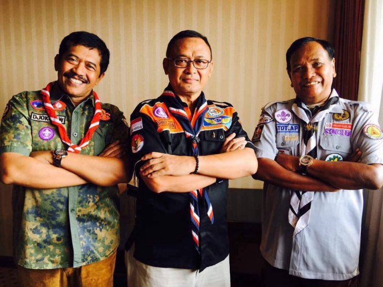 Tiga sahabat dari Malang, sekali Pandu tetap Pandu, sekali Pramuka tetap Pramuka. (Foto: R. Andi Widjanarko, ISJ)