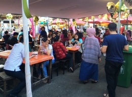 Festival Kuliner Ngabuburit 2017 di La Piazza Summarecon Kelapa Gading yang dipenuhi pengunjung. (Foto: BDHS)