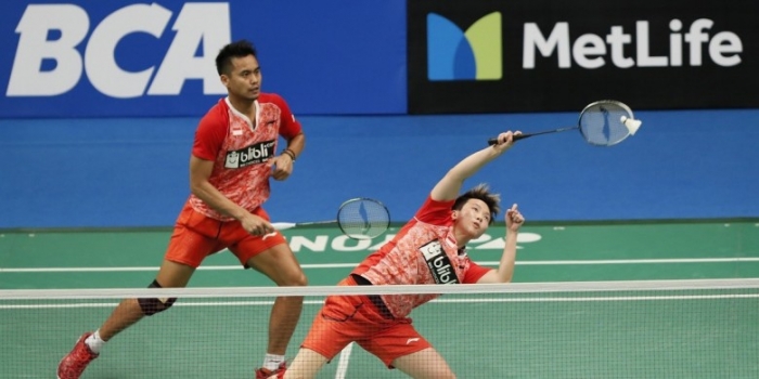 Butet tetap siaga menjaga area depan net dan bertindak sebagai playmaker. (sumber foto: juara.net)