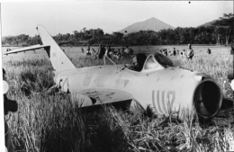 Pesawat Maukar yang jatuh di Leles (kredit foto Majalah Angkasa online)