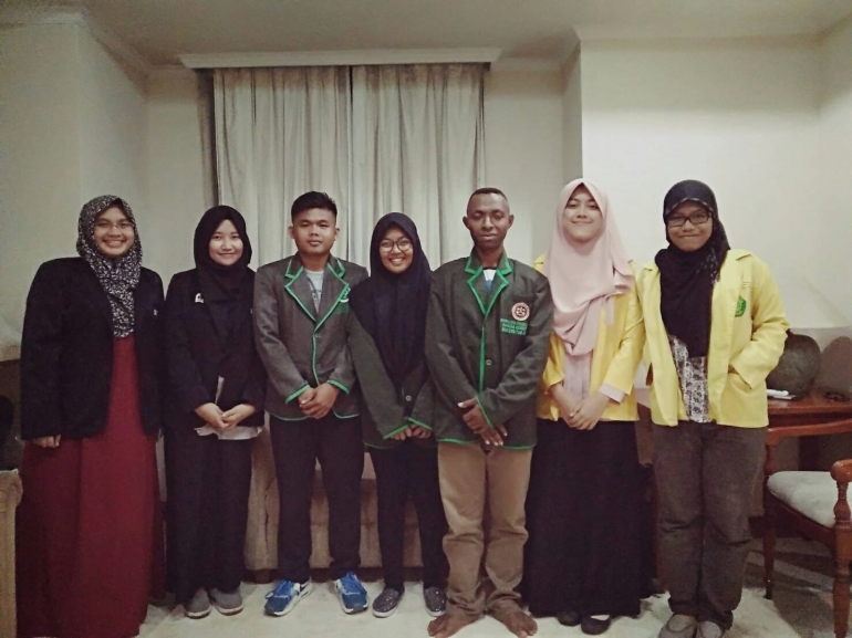 Rekan dari ISMKI dan FKUI menyambut kedatangan perwakilan BEM FK UNIPA di Jakarta (Dok. Pribadi)