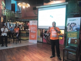 Pak Yance Arlyansyah selaku sales manager Small and Medium Enterprise Oxygen di acara Kompasiana Nangkring - Oxygen, 19 Juni 2017, Amigos Kafe, Bellagio, Jakarta Selatan. (foto: dokpri)