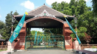 Gerbang Utama Keraton Kasepuhan (dok : Novaly Rushan)