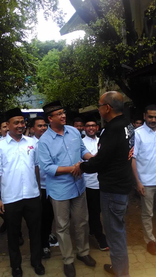 Anies Baswedan Bersama Alex Asmasoebrata Ketua Organisasi Komite Nasional Masyarakat Indonesia (KNMI), Pada Deklarasi Dukungan Relawan Masyarakat Aceh di Wisma Mahasiswa Aceh-FOBA. Dok: Penulis