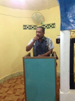 Kepala Desa Gunung Kelawas, Bpk Reno Ginting dalam suatu sambutan acara buka puasa bersama di Masjid Mubarak. [dok. pribadi]