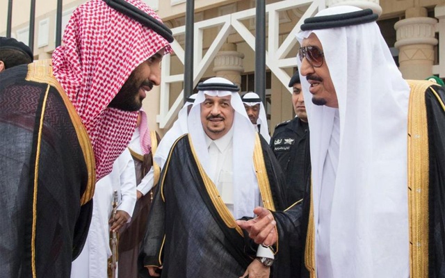 Putra mahkota baru (kiri) dengan Raja Salman (kanan). Sumber gambar: bdnews24.com