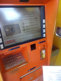 ATM Danamon dengan logo D-Cash untuk tarik tunai tanpa kartu (dokpri)