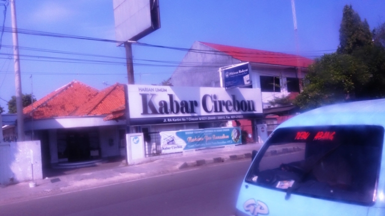 Agar terpantau berita kekinian seputar Cirebon dan sekitarnya, Harian Umum Kabar Cirebon sebaiknya dibaca traveler (Dokpri)