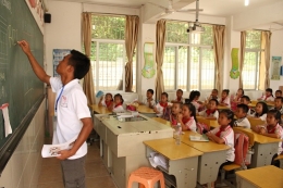 Foto: Rizal Mengajar Bahasa Indonesia ke Pelajar China (dok. Pribadi)