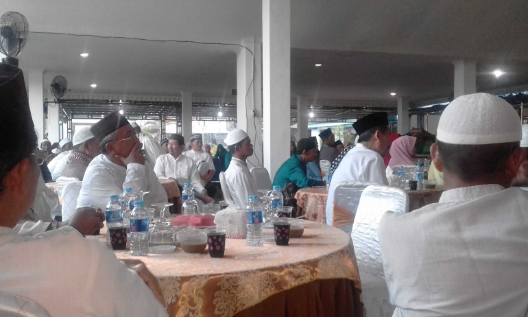 Bukber di Rumdin Bupati Bangka (foto: Rustian)