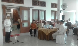 Ceramah Ustadz Mashuri Lc ketika Bukber di Rumdin Bupati Bangka (ft: Rustian)