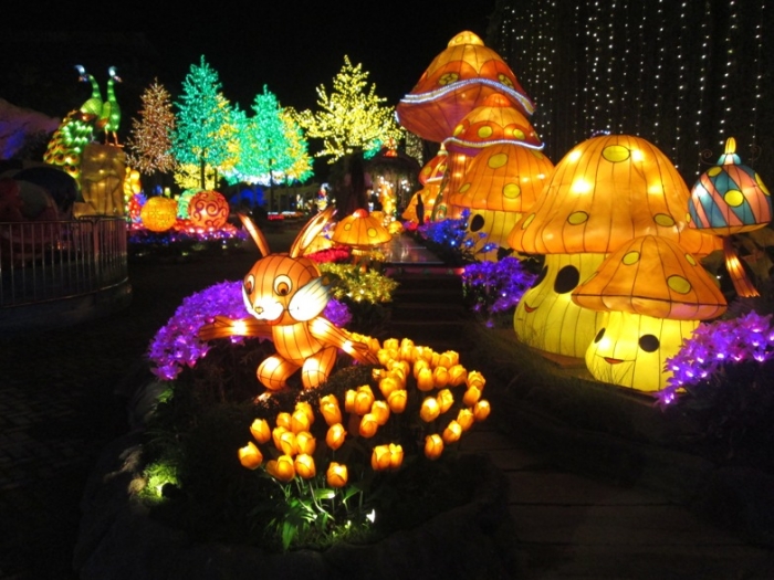 Lampion aneka tema yang menghiasi taman. Dok pribadi