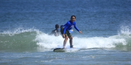 I'm riding the wave.....(photo: dokumen pribadi)
