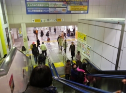 Suasana akses masuk ke subway (sumber: dokumentasi pribadi)