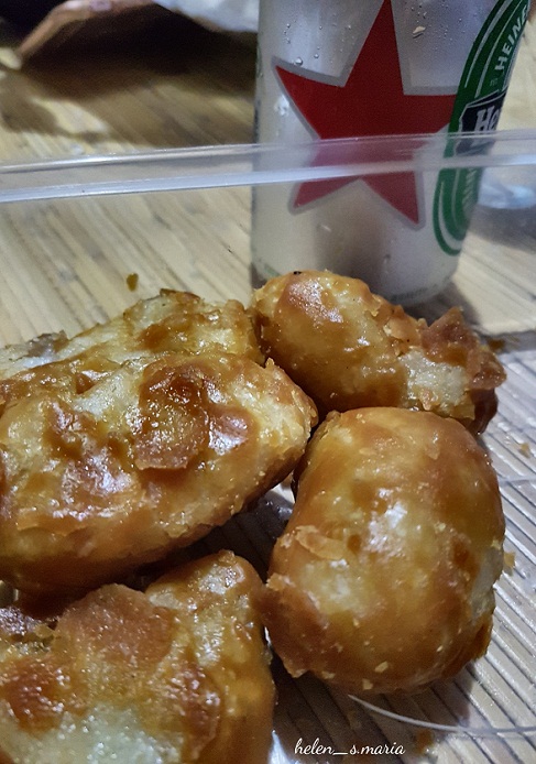 Beer itu enak dipasangkan dengan apapun. Enak banget dengan gemblong