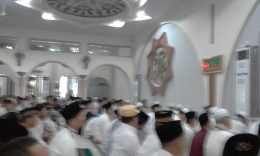 Jemaah sholat Ied di masjid Agung Sungailiat (foto. Rustian)