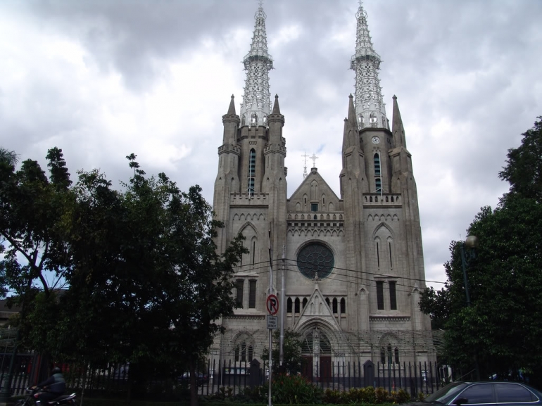 Gereja Katedral (sumber: www.merahputih.com)