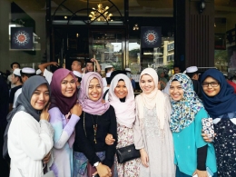 Mahasiswi Indonesia Bersama Mahasiswi Asal Xinjiang