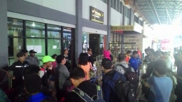 Suasana Bandara Sentani sebelum buka pukul 06.00 pagi (Dokumentasi Pribadi)
