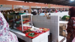Penikmat jajanan tradisional pun dapat berwiasata kuliner di Pasar Gunung Batu Bogor (Dokpri)