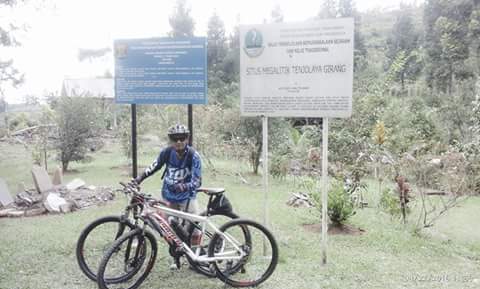 situs batu kujang tenjolaya