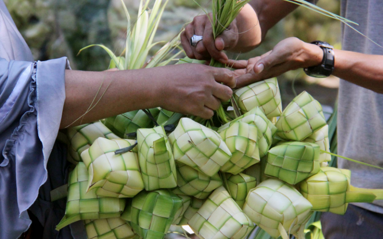 Madura mengenal istilah tellasan topa’ yang jatuh pada hari kedelapan setelah idul fitri (aktual.com)