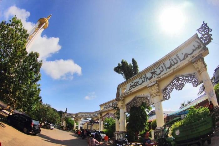 Geliat Batu Mulia di Martapura  oleh Dhanang DhaVe  Geliat Batu Mulia di Martapura  oleh Dhanang DhaVe