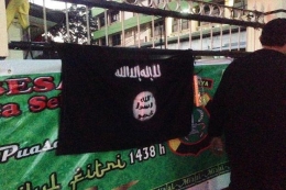 Bendera ISIS di Polsek Kebayoran Lama. Source: Foto Istimewa