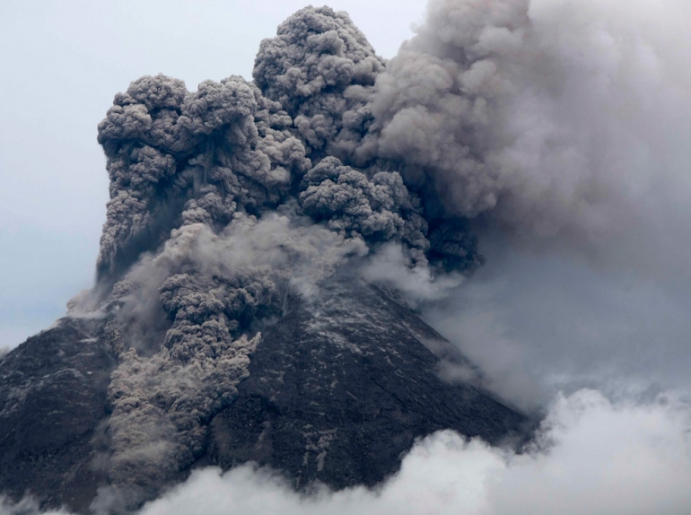 Erupsi Gunung Merapi. Foto dari: http://www.jogja.co/erupsi-merapi-kumpulan-foto/