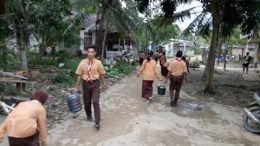 Berkeliling Desa Selobat Membersihkan Sampah|Dokumentasi pribadi