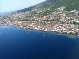 Pulau Ternate dengan Kota Ternate, dari atas udara. Dok. Pribadi