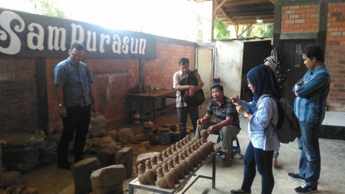 Pengembangan Industri Keramik Plered sebagai Desa Wisata Pengembangan Industri Keramik Plered sebagai Desa Wisata