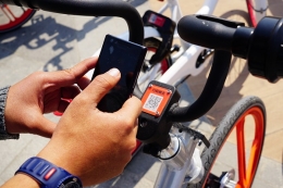 Foto: Pembayaran Layanan Bike Sharing Memakai Aplikasi