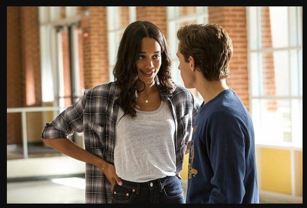 Deskripsi : Daya tarik kulit exotic membuat Peter Parker kesemsem I Sumber Foto : Trailer Spidrman Homecoming
