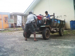 Mesin mobil Gerundeng dihidupkan dengan slinger/Ft: Mahaji Noesa